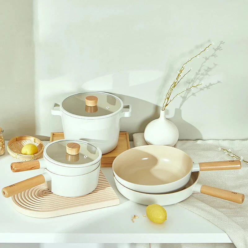 FIKA Glass Lid With Silicon Rim 26cm With Natural Wooden Knob 2 FIKA Glass Lid With Silicon Rim 26cm With Natural Wooden Knob - Image 2